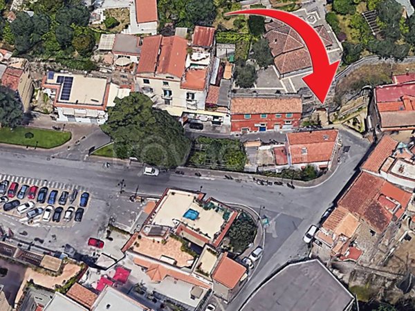 negozio in affitto a Sorrento in zona Santa Lucia