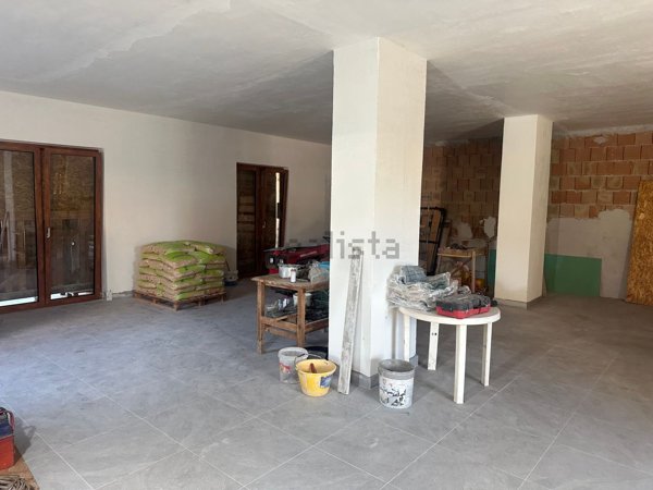 locale commerciale in affitto a Striano