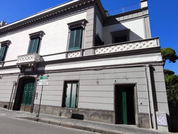 negozio in affitto a Torre Annunziata