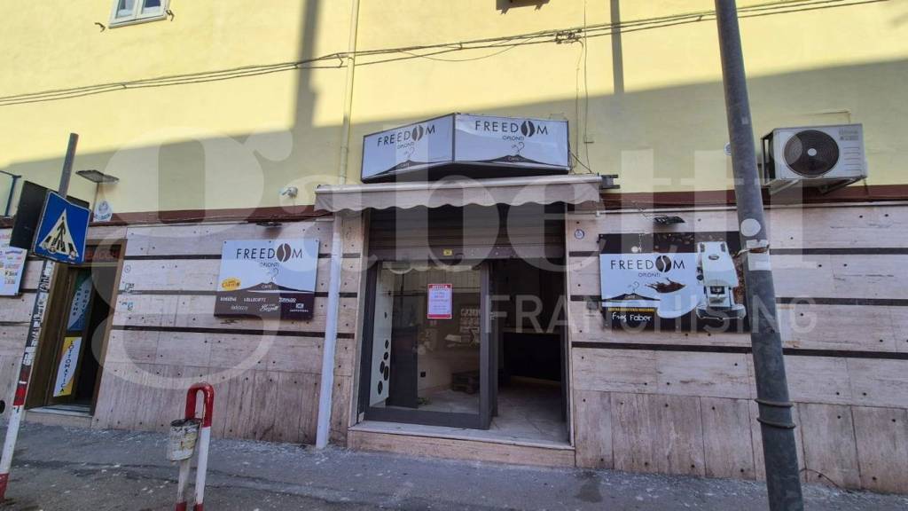 negozio in affitto a Torre Annunziata