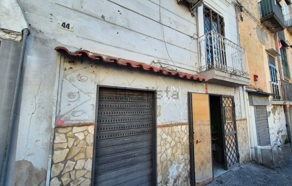 negozio in affitto a Torre Annunziata
