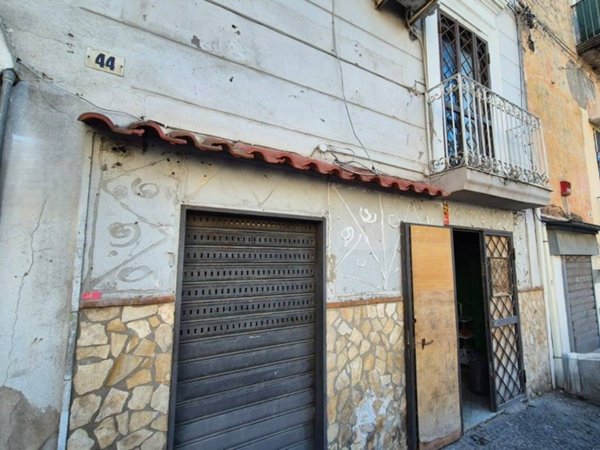 negozio in affitto a Torre Annunziata