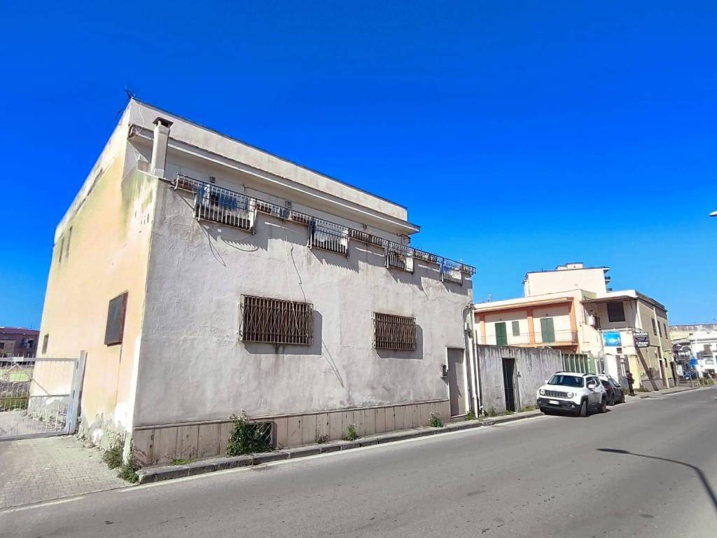 negozio in affitto a Torre Annunziata