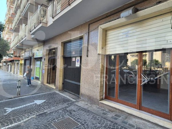 negozio in affitto a Torre Annunziata