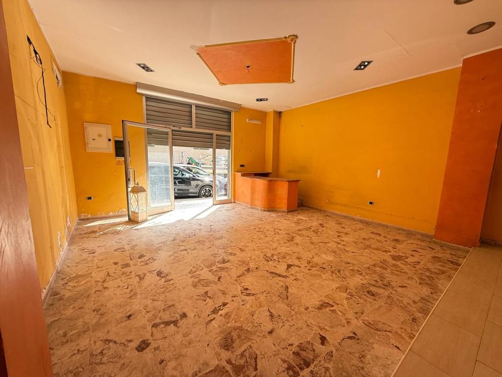 negozio in affitto a Torre Annunziata