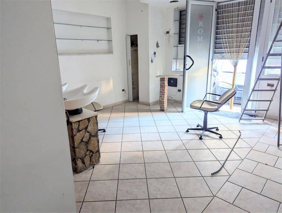 negozio in affitto a Torre Annunziata