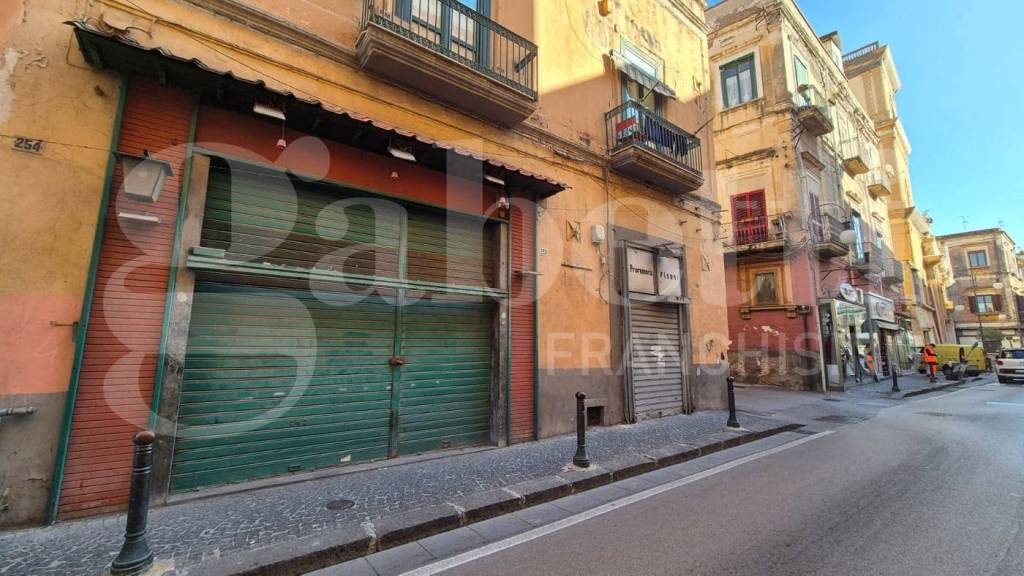 negozio in affitto a Torre Annunziata