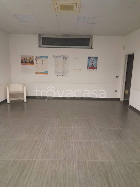 negozio in affitto a Torre Annunziata