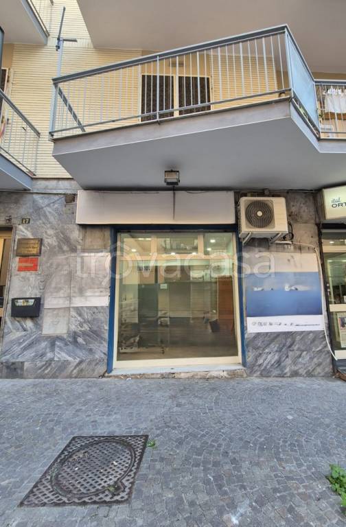 negozio in affitto a Torre Annunziata