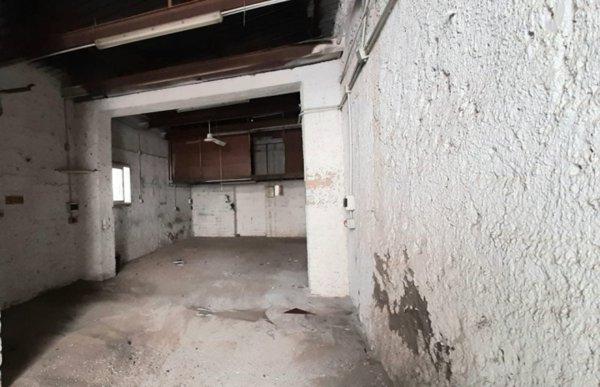 locale di sgombero in affitto a Torre del Greco in zona Leopardi