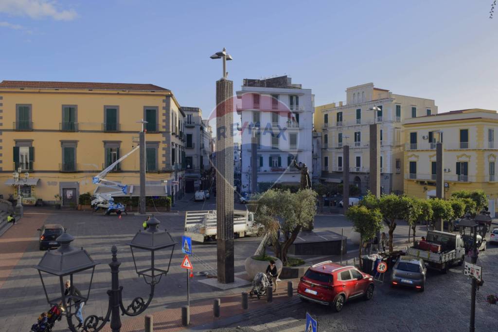 negozio in affitto a Torre del Greco in zona Centro Città