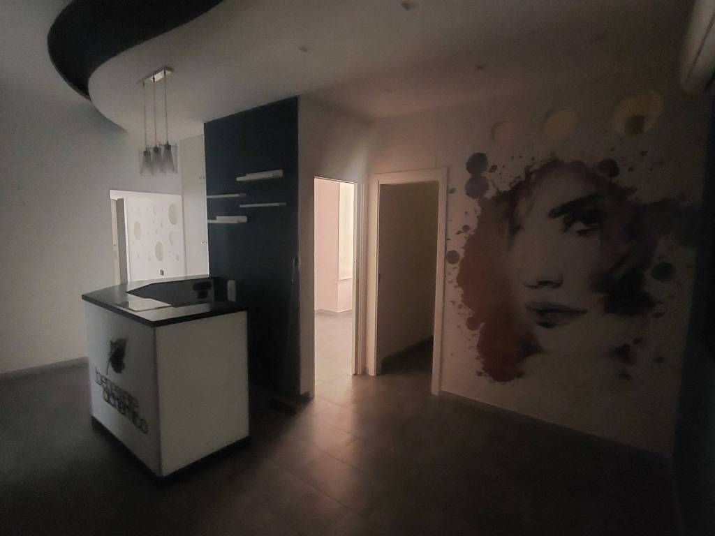 negozio in affitto a Torre del Greco in zona Centro Città