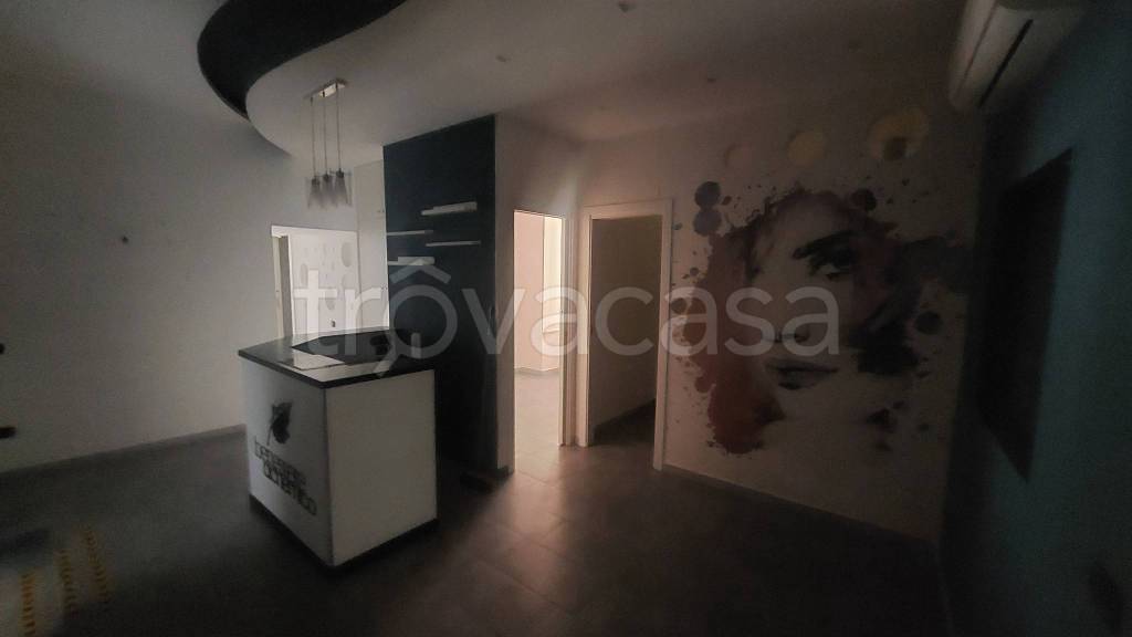 negozio in affitto a Torre del Greco in zona Centro Città