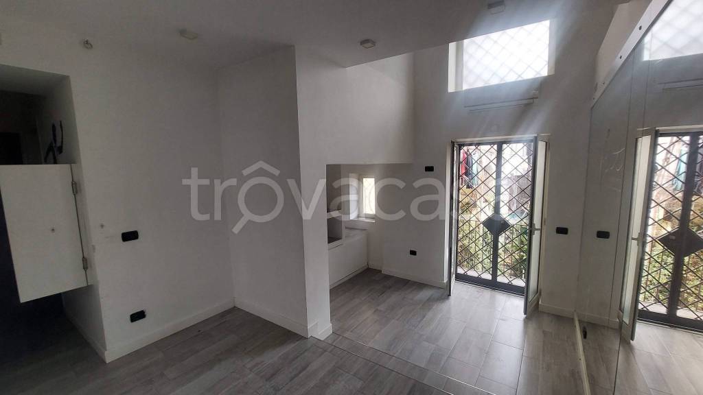 negozio in affitto a Torre del Greco in zona Centro Città