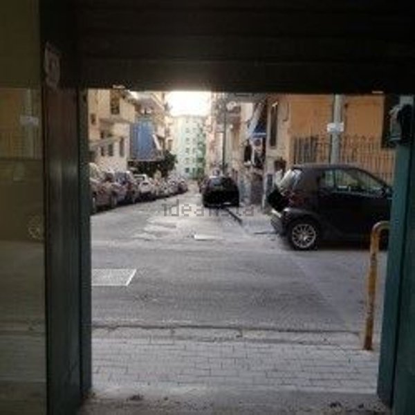 locale commerciale in affitto a Torre del Greco in zona Vesuviana