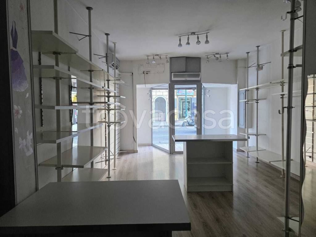 negozio in affitto a Torre del Greco