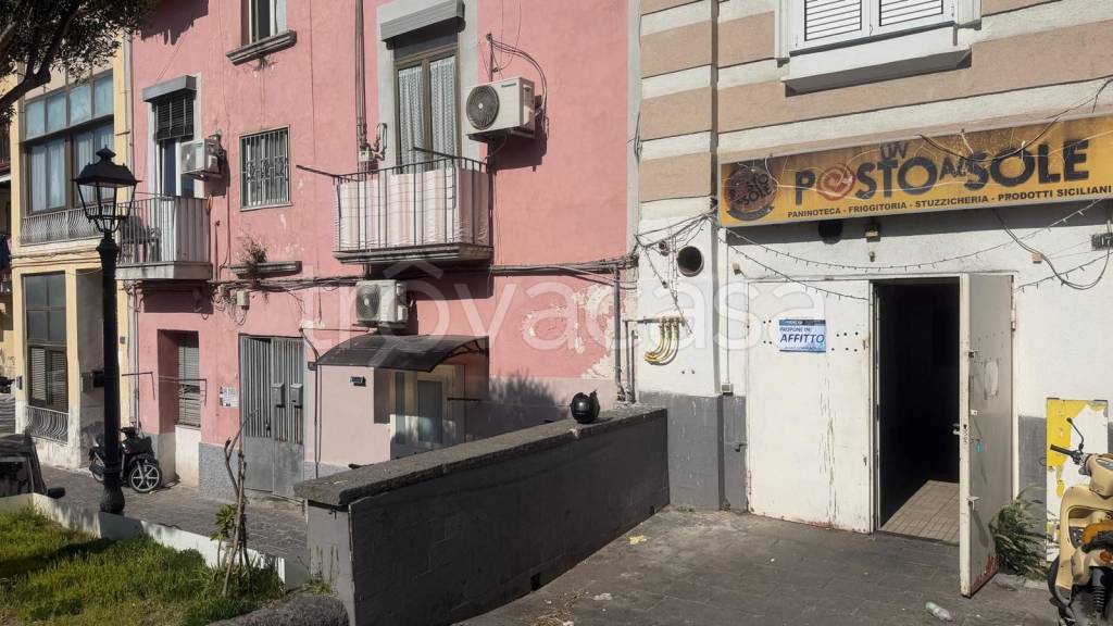 negozio in affitto a Torre del Greco in zona Centro Città
