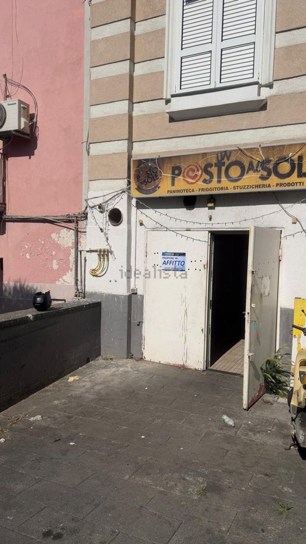 locale commerciale in affitto a Torre del Greco in zona Centro Città