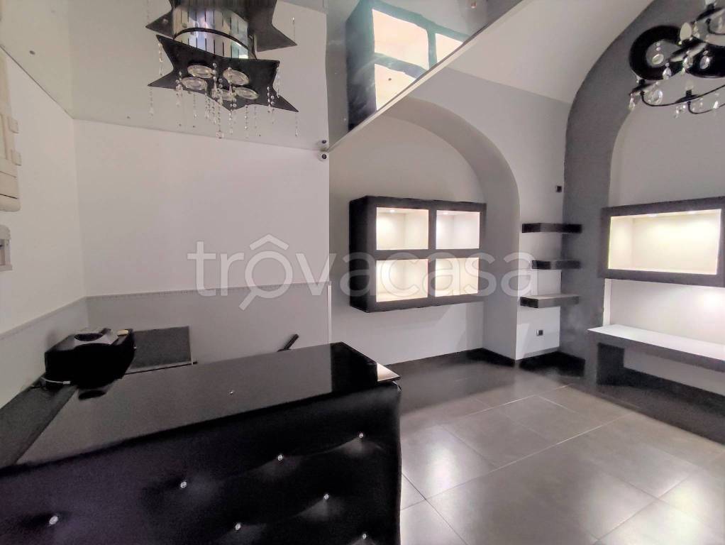 negozio in affitto a Torre del Greco in zona Centro Città