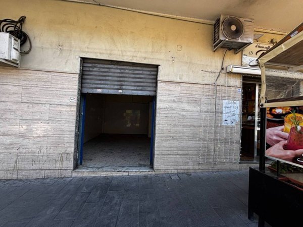 negozio in affitto a Torre del Greco in zona Centro Città