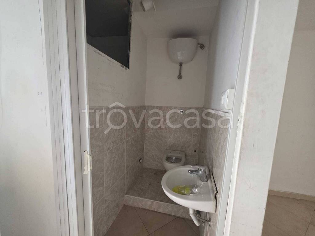 negozio in affitto a Torre del Greco in zona Centro Città