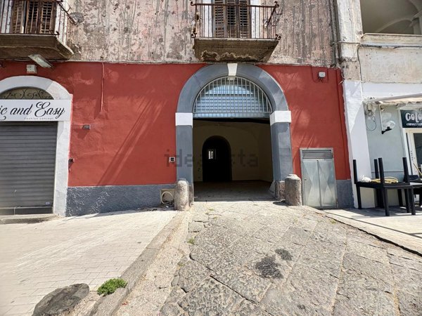 locale commerciale in affitto a Torre del Greco