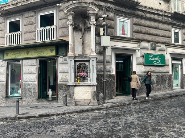 locale commerciale in affitto a Torre del Greco in zona Centro Città
