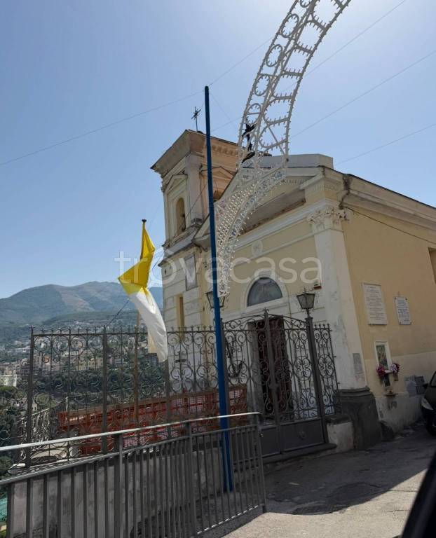 negozio in affitto a Vico Equense in zona Seiano