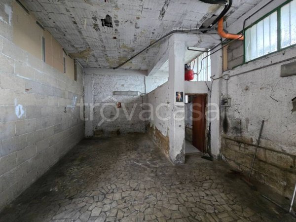 locale commerciale in affitto a Volla