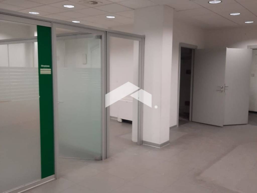 negozio in affitto a Volla