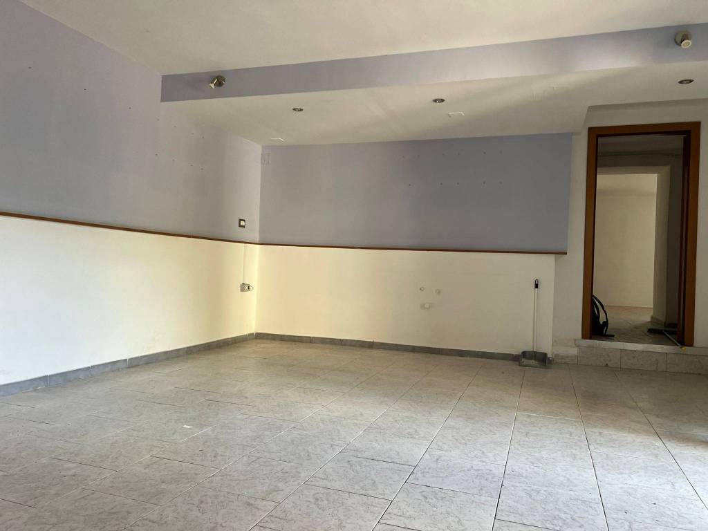 locale commerciale in affitto a Volla