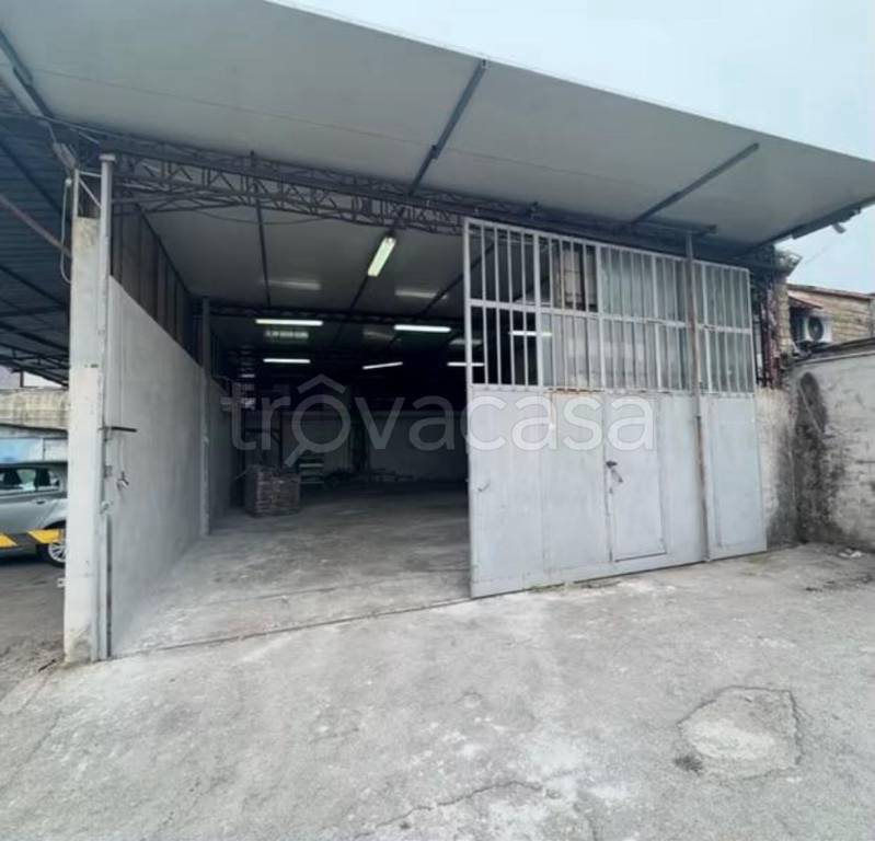 locale commerciale in affitto a Volla