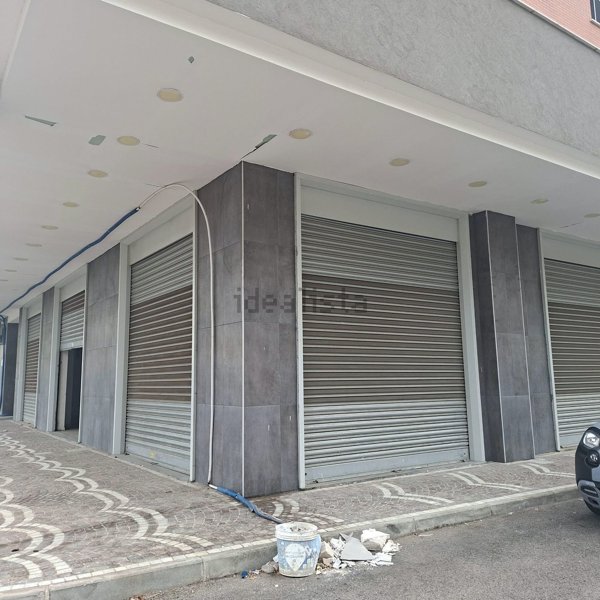 locale commerciale in affitto a Volla