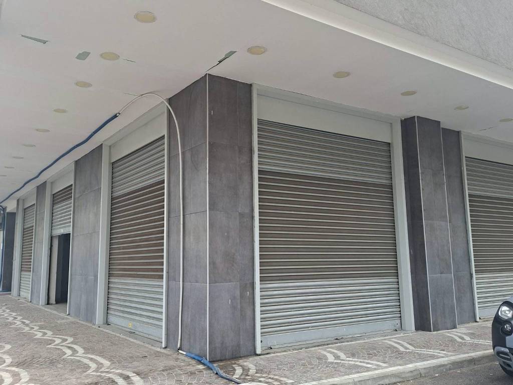 negozio in affitto a Volla