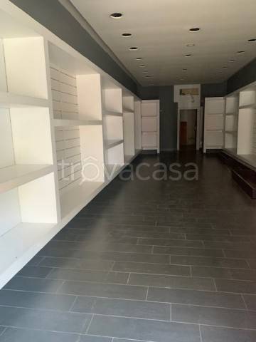 negozio in affitto a Volla
