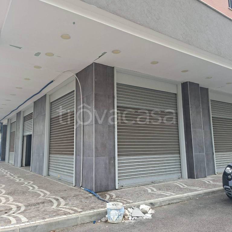 negozio in affitto a Volla