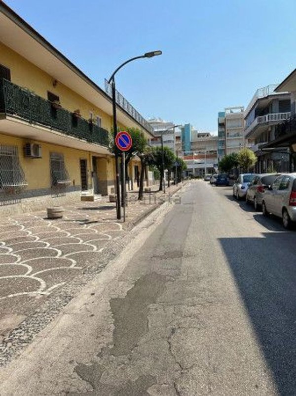 locale commerciale in affitto a Volla