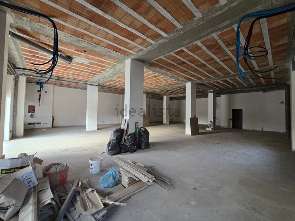 locale commerciale in affitto a Volla