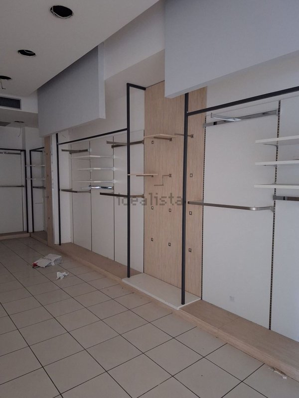 locale commerciale in affitto a Volla