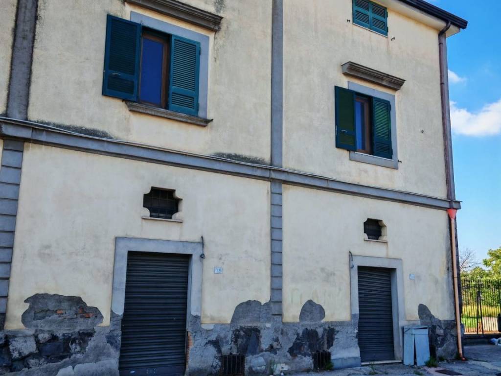 negozio in affitto a Volla