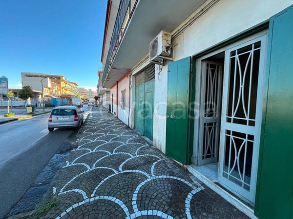 negozio in affitto a Volla