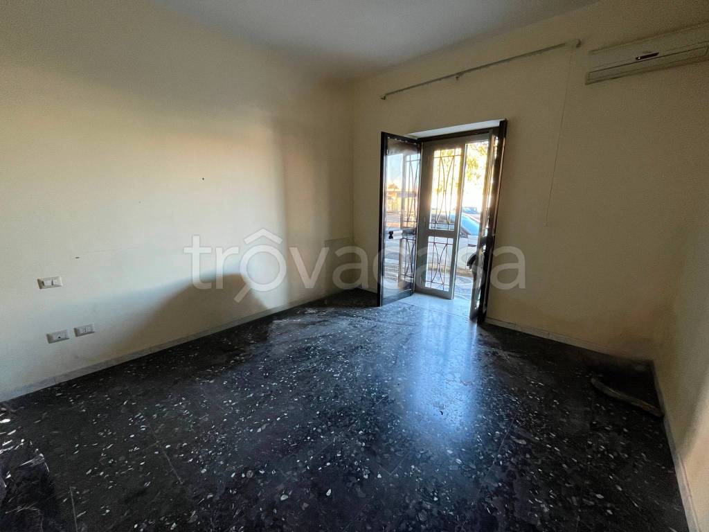 negozio in affitto a Volla