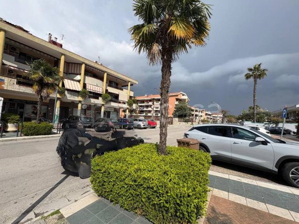 negozio in affitto a Volla