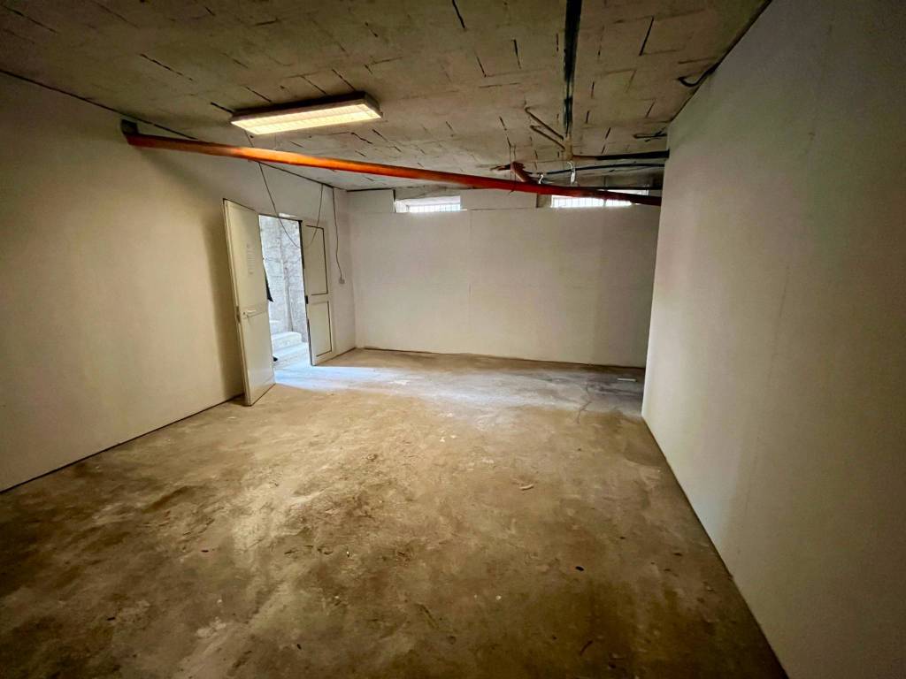 locale commerciale in affitto a Volla