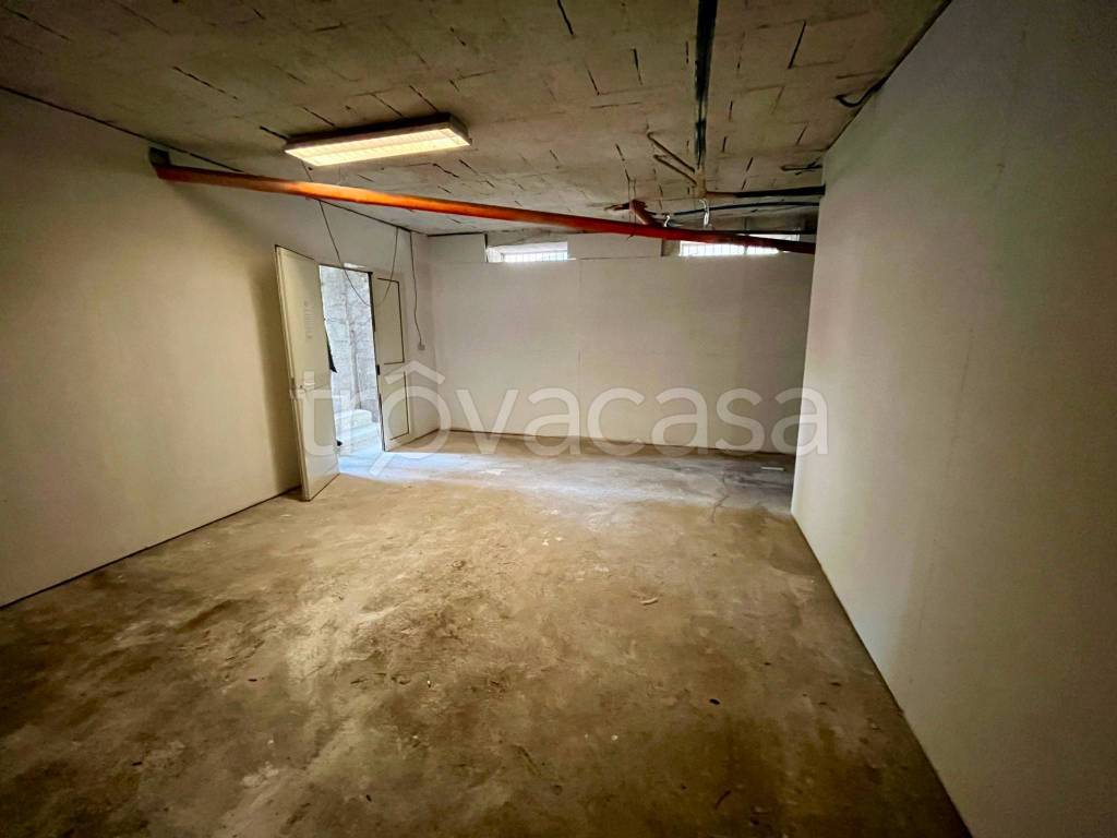 locale commerciale in affitto a Volla