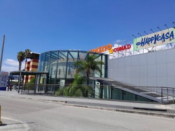 locale commerciale in affitto a Volla