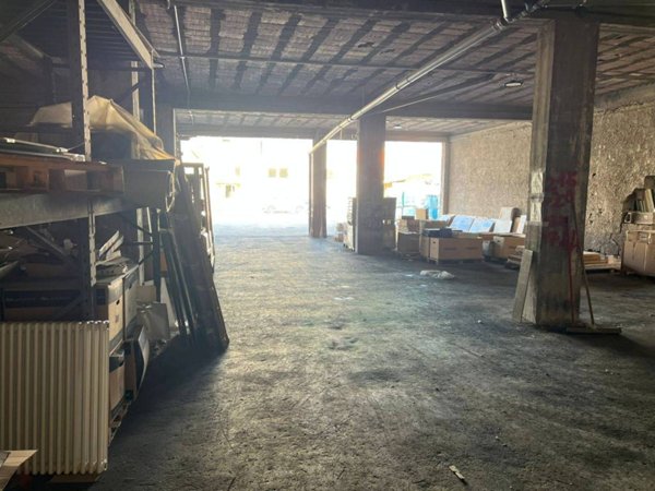 locale commerciale in affitto a Volla