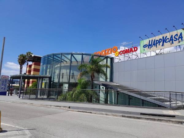 negozio in affitto a Volla