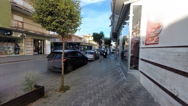 locale commerciale in affitto a Volla