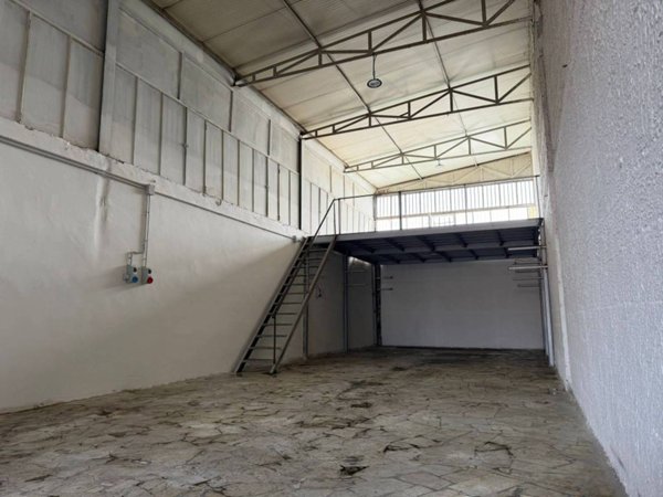 locale commerciale in affitto a Volla